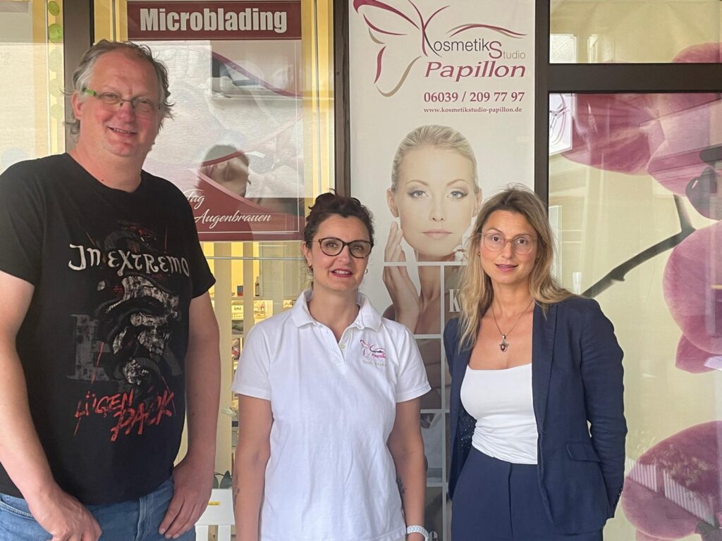 FREIE WÄHLER Karben zu Besuch im Kosmetikstudio „Papillon“ 